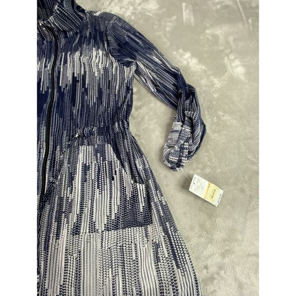Von Maur Damee Women’s Swim Cover Up Navy White Full Zip size Small NWT - Picture 3 of 9